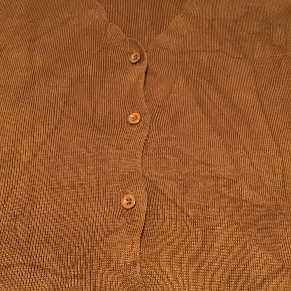 JEAN Works & Company Scalloped V-neck Button front Cardigan - Picture 7 of 8